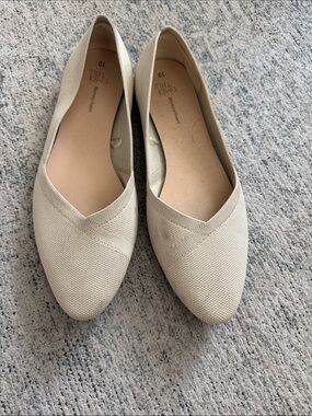 Time and Tru Women's Pointed Toe Flats in Beige